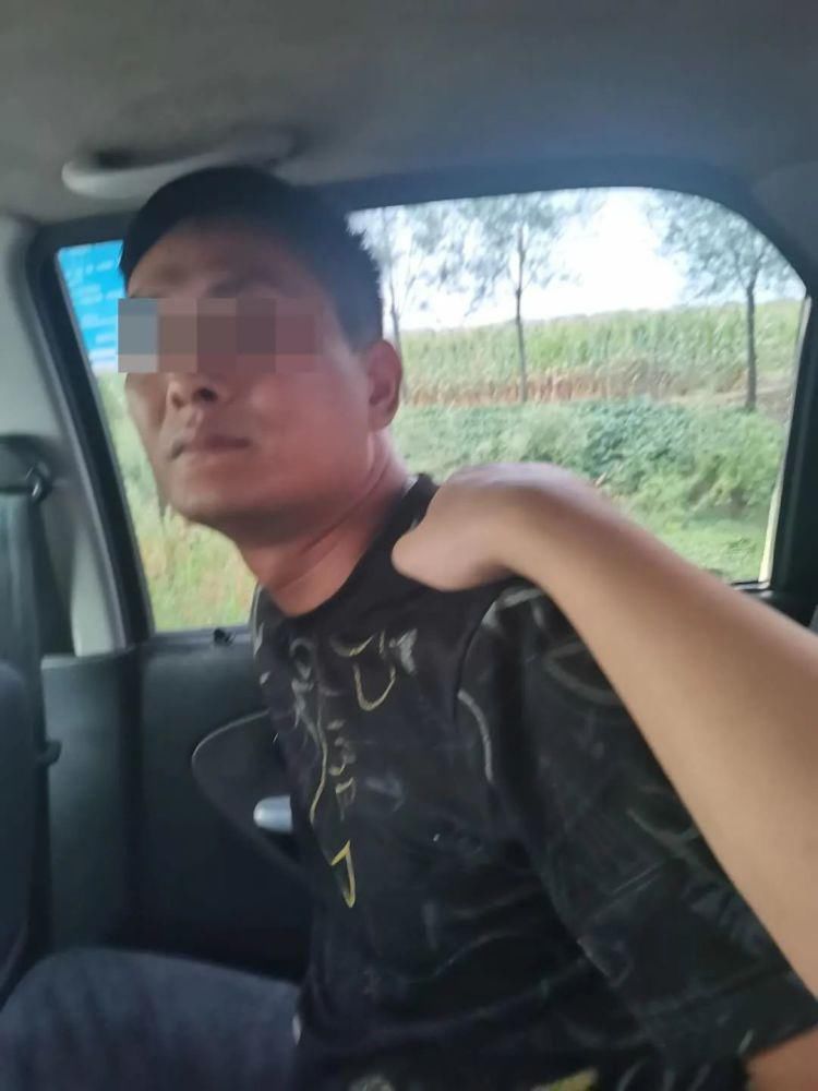 操作|神操作！临泉2人被抓，1人在追捕！