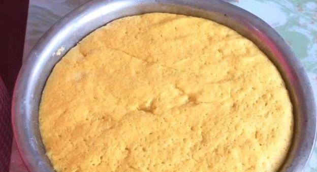  好吃|入秋后，玉米面不要蒸发糕了，教你个简单新做法，比面包还好吃