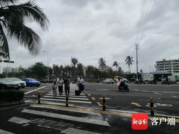 文明|不文明交通行为曝光台 | 海口这些不走“寻常路”的行人 前方有危险
