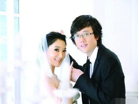 凤凰|Yamy与老板开撕误伤凤凰传奇,网友喊话玲花“建议离婚”