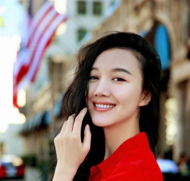 绯闻|她出道30年零绯闻，老公是大家的偶像剧男神，如今被宠成公主