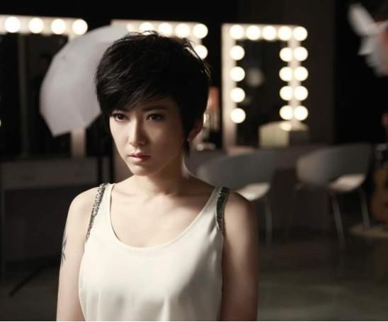  李宇春|她曾是《快女》人气王，被称第二个李宇春，却错失冠军隐匿多年