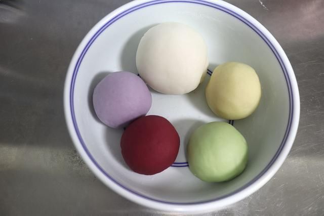 冷藏|不用烤箱的冰皮月饼,冷藏后比冰淇淋还好吃,包一包压一压就成形