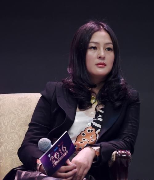  黄菡|先后担任《非诚勿扰》合伙人的黄澜和黄菡是什么关系？如何评价她们？