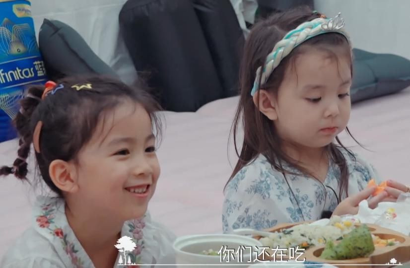  评价|许佳琪谢可寅不顾形象疯狂开吃，谁注意小朋友咋评价的？童言无忌