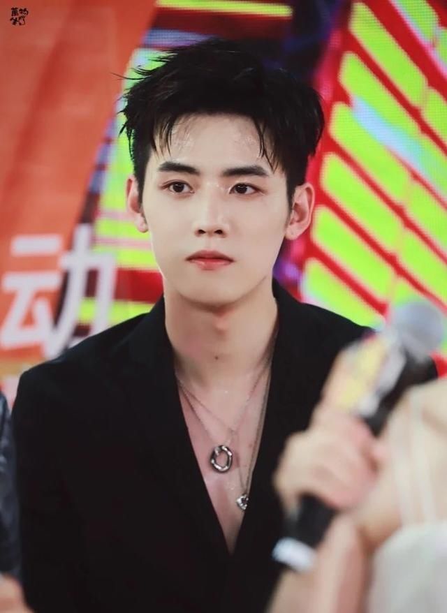 少女|硬糖少女粉丝一边喊着糊,一边又喊着“壶”,R1SE不累壶妹也累了