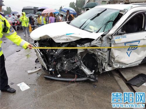  小车驾驶人|小车司机眯一下与大货车对撞 还好安全带救了他一命