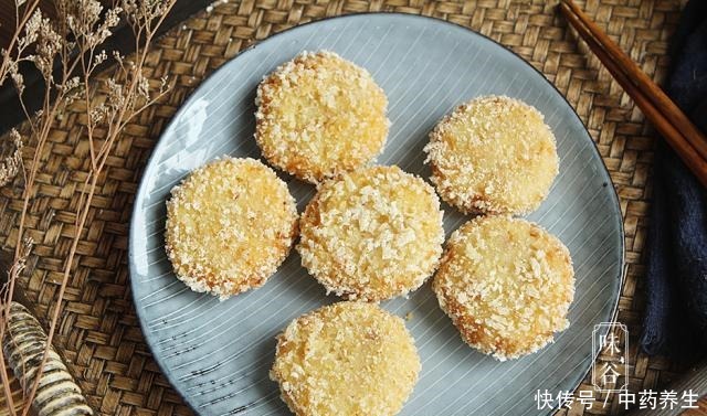 把土豆|自从学会土豆饼这做法,我家一周吃3次,外酥里软,真好吃