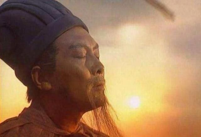  火烧|诸葛亮火烧30万曹军毫无惧色，为何火烧藤甲兵却说“必损阳寿”？