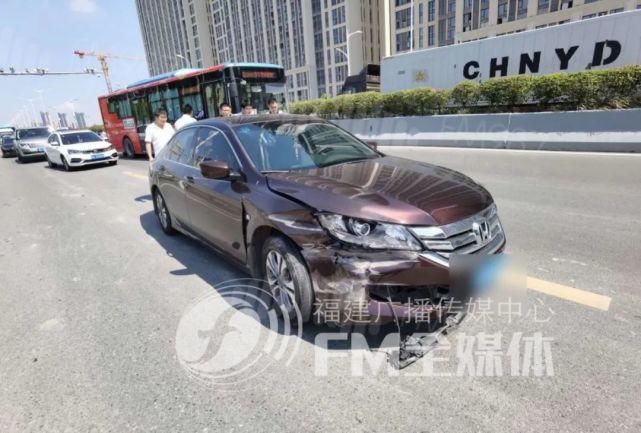  砰砰|砰砰砰砰！福州市区一宝马连撞3车！“它飞一样的过来了”