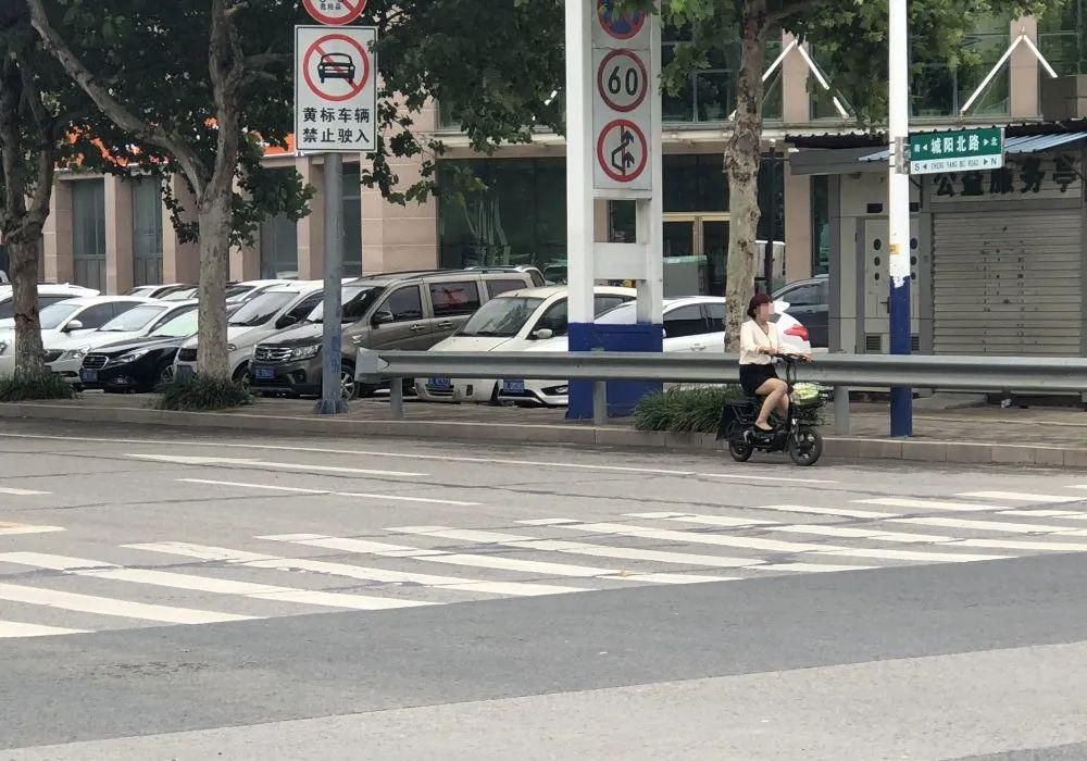 行人|真人曝光！不羞？