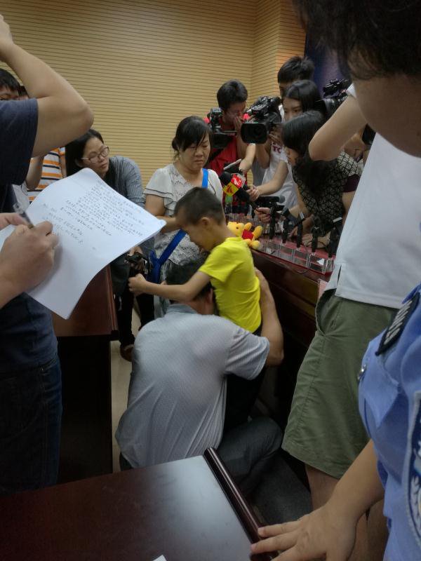 假期|广州打拐民警刘彦佑帮35个被拐孩子回家，假期继续深挖线索