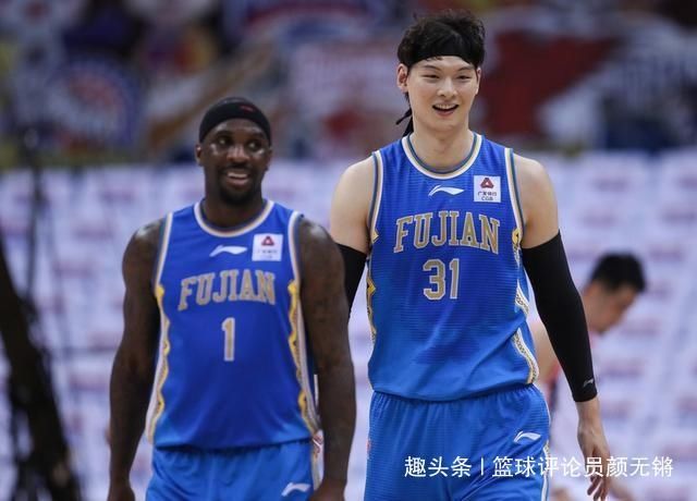  失误|王哲林半场仅6分 赌气五犯心态崩了 真忍不了！全队2助攻13次失误