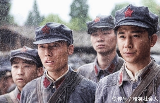 参谋长|王耀武伏击红10军团,军团长牺牲,参谋长成功逃出,13年后报了仇