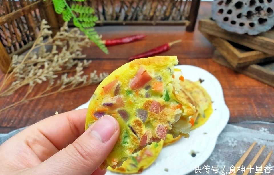 孩子|洋葱和鸡蛋别再炒着吃,做成早餐饼,鲜香可口,好吃又营养!