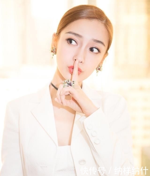  裤子|Baby带火了一种穿法叫“里面裤子，外面裙子”，高级感十足