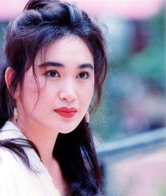 嫁入|星探发掘15岁一夜爆红,嫁入豪门17年后离婚,50多岁终成独立女性