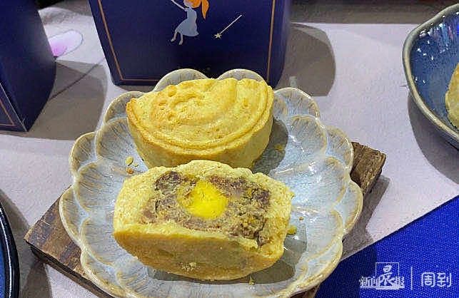  宠展|专为宠物做烘焙！月饼、慕斯、点心看完馋哭了……还有能吃的“房子”| 跟周到君逛亚宠展⑤