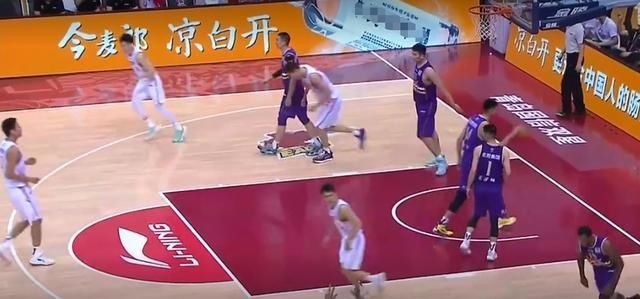  全员|打铁！两节只拿30分，北控全员手感冰冷 马布里的NBA打法也没招儿