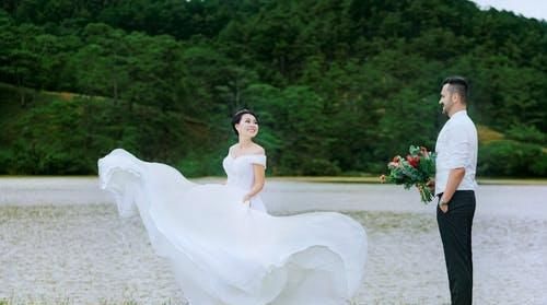  些人|8月可是复合月，那你知道怎么让对方，心甘情愿地主动说复合吗