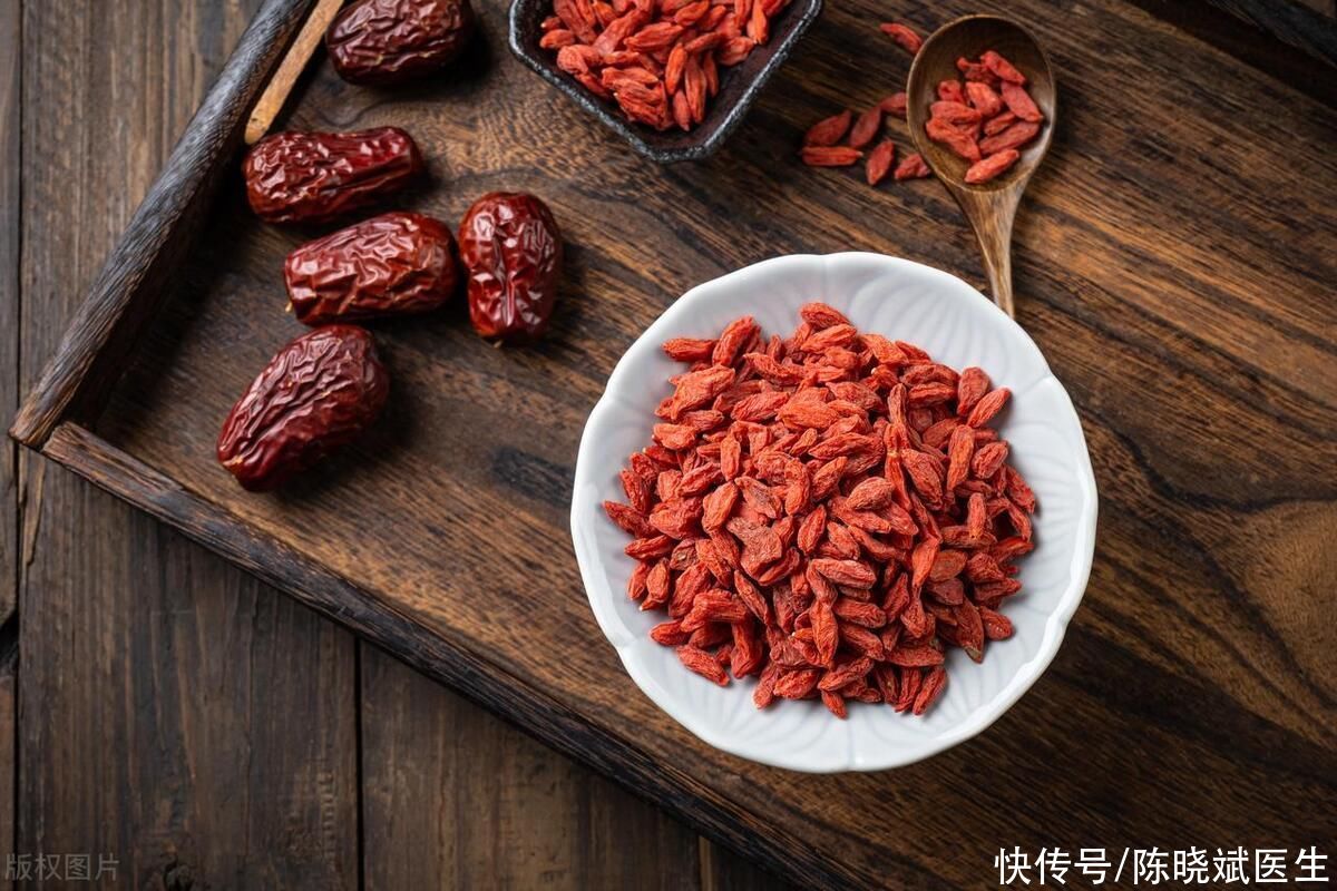 男人肾好哪三个地方发热(男人这3个地方越“热”，说明你的肾越好，若你也有，值得恭喜)