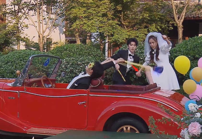  VS|《奔跑吧》郑恺VS蔡徐坤，同样是撩baby裙子，差别咋就这么大？