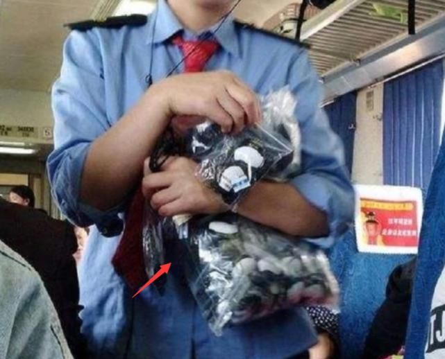 看完|火车上穿制服的“推销员”，他们都是什么人？看完才知道被骗了
