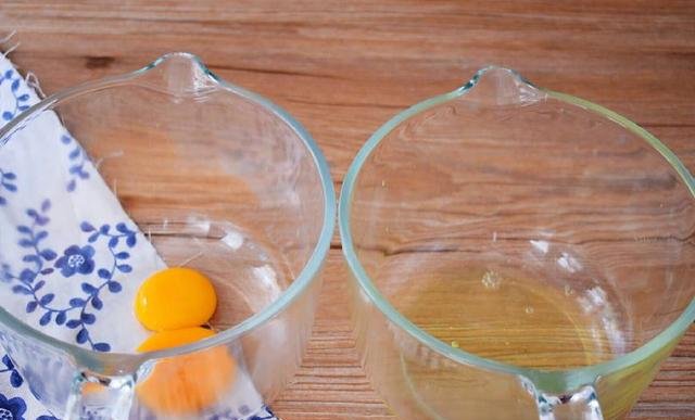  酸奶|喝剩的酸奶别扔掉，把他做成蛋糕，口感细腻又美味，做一个不够吃