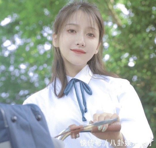 滤镜|姜贞羽录节目时被粉丝抓拍,离开了美颜滤镜后,这颜值我没眼花吧