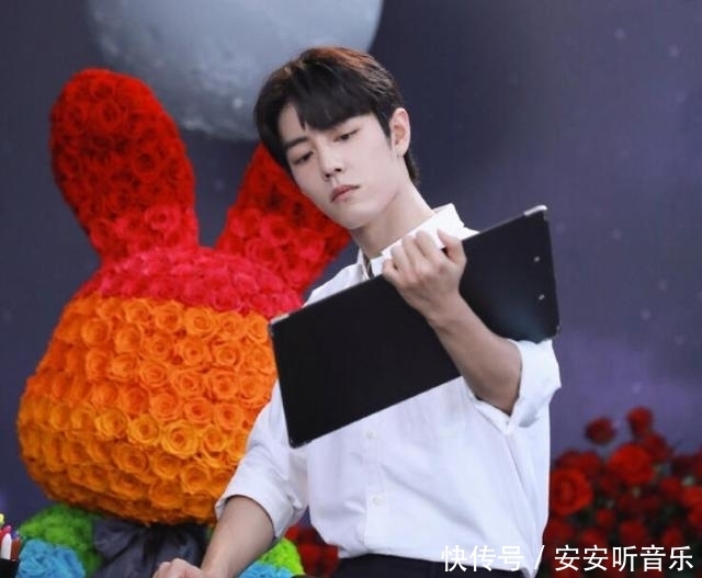 世界|肖战霸气回归,沉寂6个月后人气暴涨成王者,荣登世界热搜榜