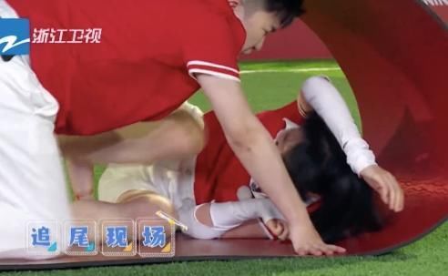  虚弱|张大大玩游戏装虚弱，对宋祖儿黄龄乱动手，《跑男》导演都急眼了