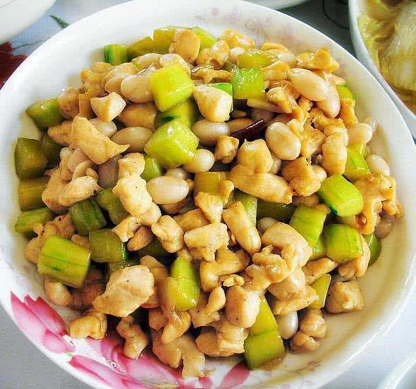  鸡丁|精选美食：酸菜鱼，榨菜肉丝汤，秘制椒麻鸡，黄瓜炒鸡丁的做法