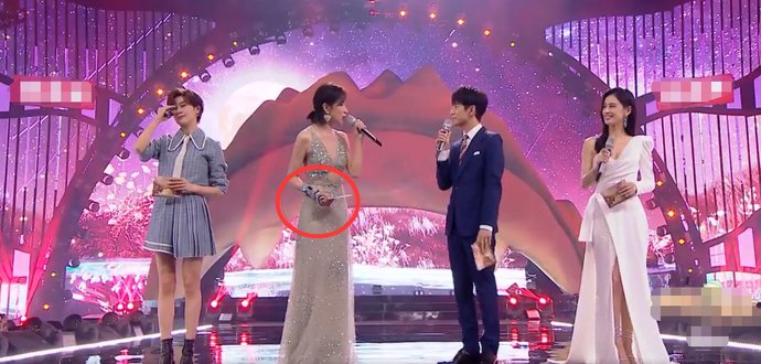  何炅|青春芒果夜：万茜顶替谢娜，主持首秀搭档何炅，却还不如黄圣依稳