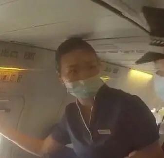  擅自拉动|飞机刚到厦门，这名大学生就被拘留！全因“手欠”……