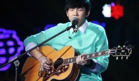  白举纲|20岁参加《快男》得季军，26岁成为导师，用硬核文字回应质疑事件