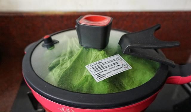  好吃|春菜和它这样炖，鲜咸香嫩，老公夸口好吃，吃到最后连汤汁都不剩