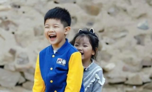  弟弟|“我要赚钱养弟弟”，那个4岁出道赚百万的小女孩，如今怎么样了？