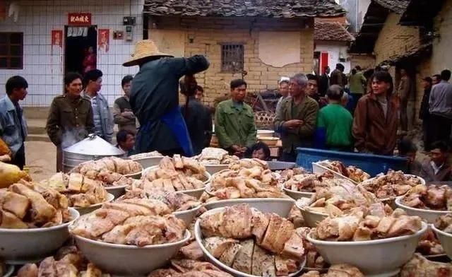 酒席|为什么有些农村人办酒席不愿去饭店,而是选择自家摆呢?