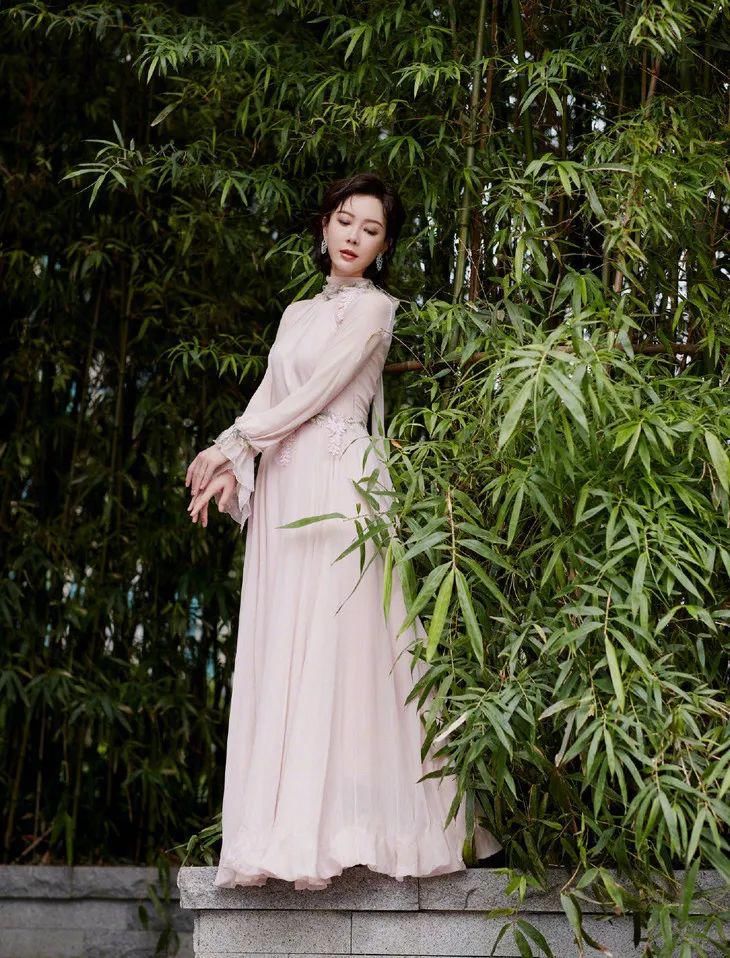  争霸|壹周潮话题 | 八月第一周：白玉兰气质争霸&杨幂热巴的长腿狙击