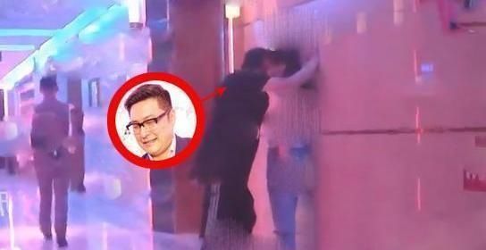 亲密|在KTV和一位白衣女子举止亲密,不知道这次王岳伦会做出什么回应