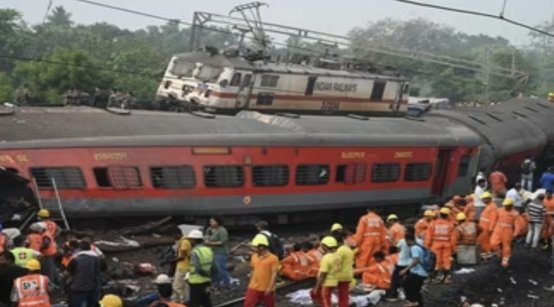 莫迪已启程前往火车事故现场，印度铁路将尽快部署“卡瓦奇”防撞信号系统