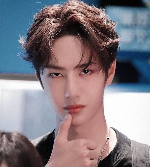  失误|素人舞者靠失误，夺走节目高光时刻，无奈王一博表情成最大亮点