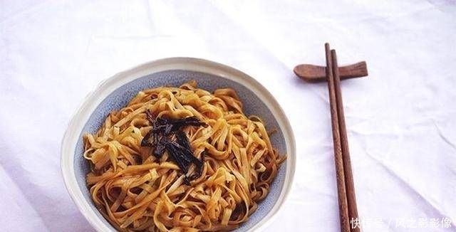 脆皮|晚餐:辣椒炒猪肉片,糖醋脆皮茄子,葱油面,珍珠丸子