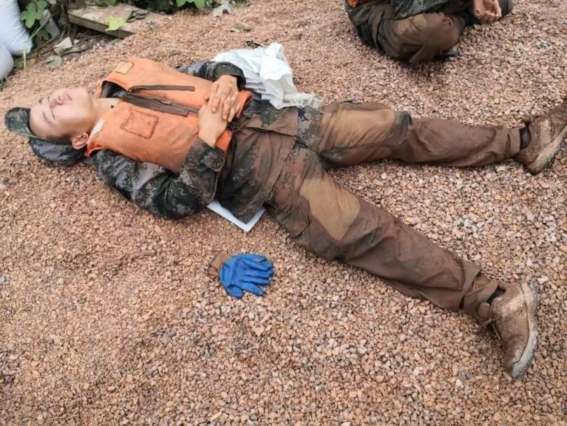 官兵|【青分享】多支部队的7000余名官兵正在第一线参加抗洪抢险任务