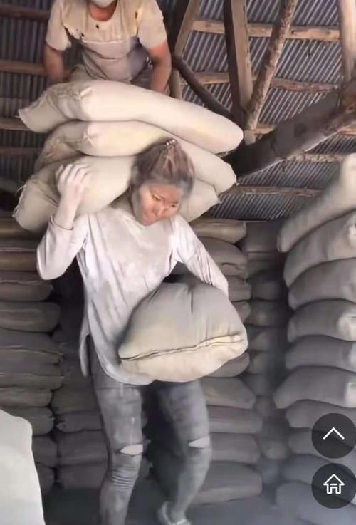  中开|张方方：三年前的水泥妹，通过卖惨成为网红，现实中开豪车住洋房