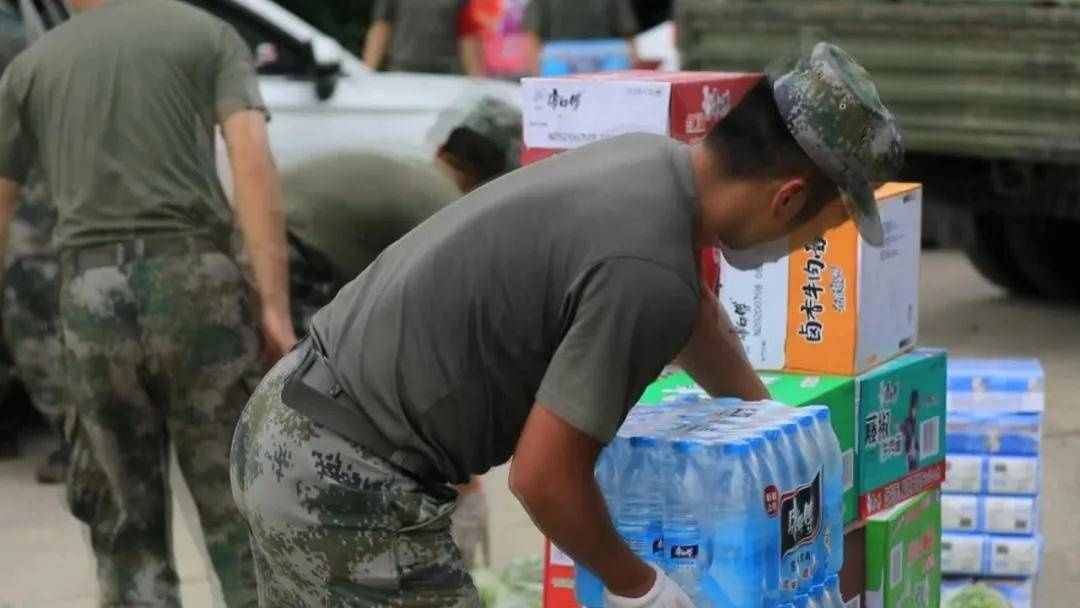  部队|退伍老兵闻“汛”即返！若有战，召必回！