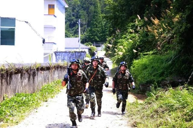 夏日|夏日“送清凉” 真情暖兵心