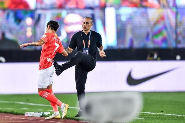  费南多的复|韦世豪因何蜕变？在恒大他遇到真大哥！内心恶魔一面终于消散