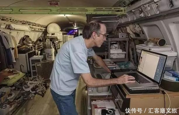  改成|69岁老人逃离城市，将报废飞机爆改成三室一厅山景房！