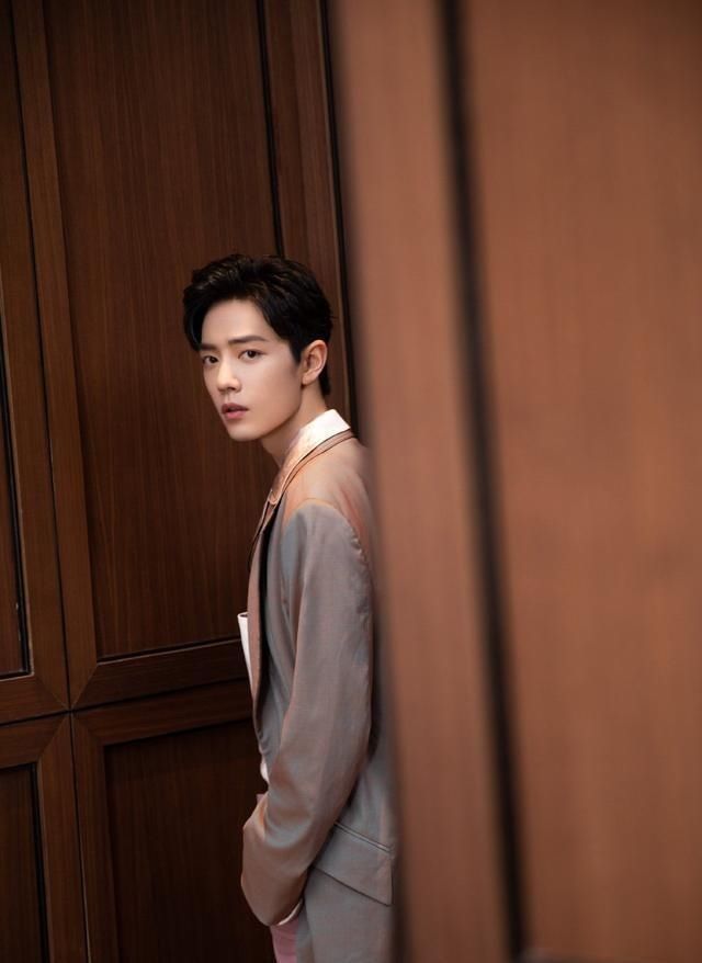  提出|ROSEONLY公布神秘嘉宾是肖战！粉丝提出贴心的建议，让人“无奈”